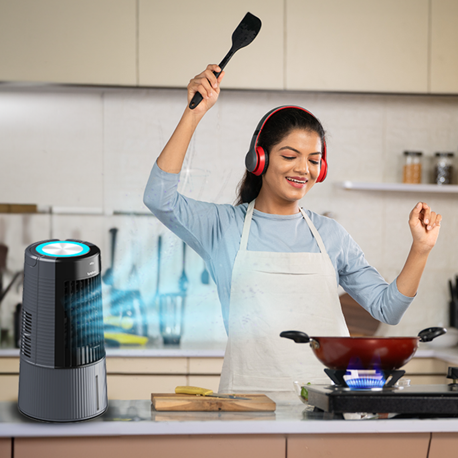 Symphony Duet-i Personal Kitchen Cooling Fan For Home and Office Tabletop with Honeycomb Pad, Powerful Blower, Auto Rotation and Low Power Consumption (6L, Grey)