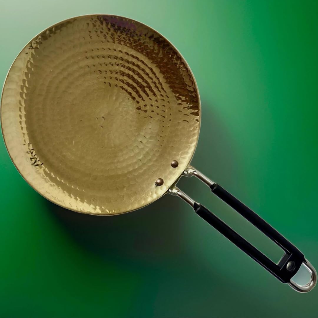 &nbsp;Brass Roti Tawa - Traditional Indian Cooking Pan with Health-Boosting Properties (26 cm) (Brass Roti Tawa) Hammered